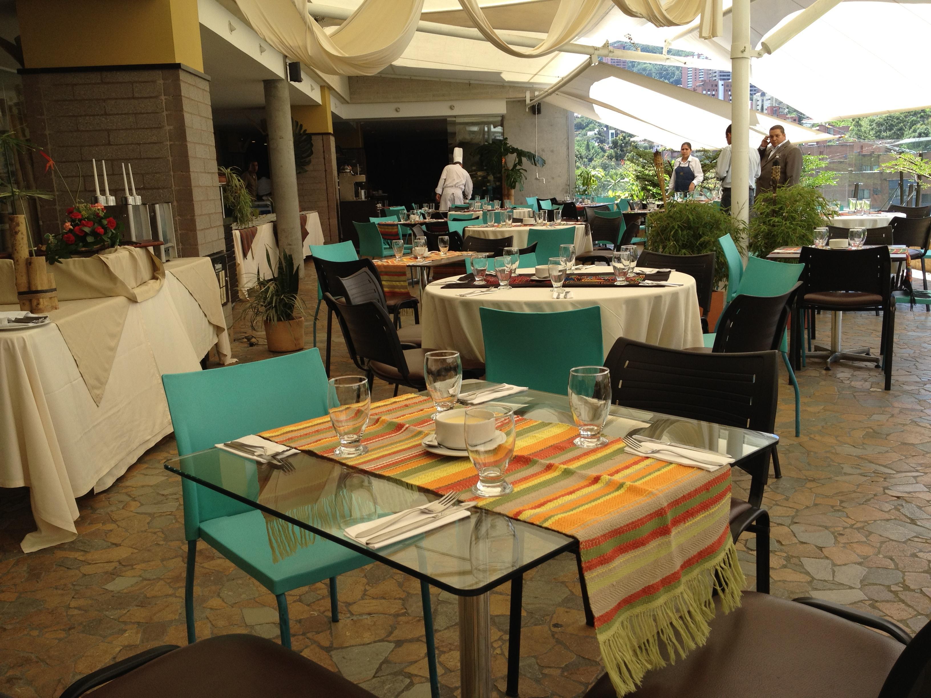 ディエス ホテル メデジン エクステリア 写真 Restaurant in the hotel