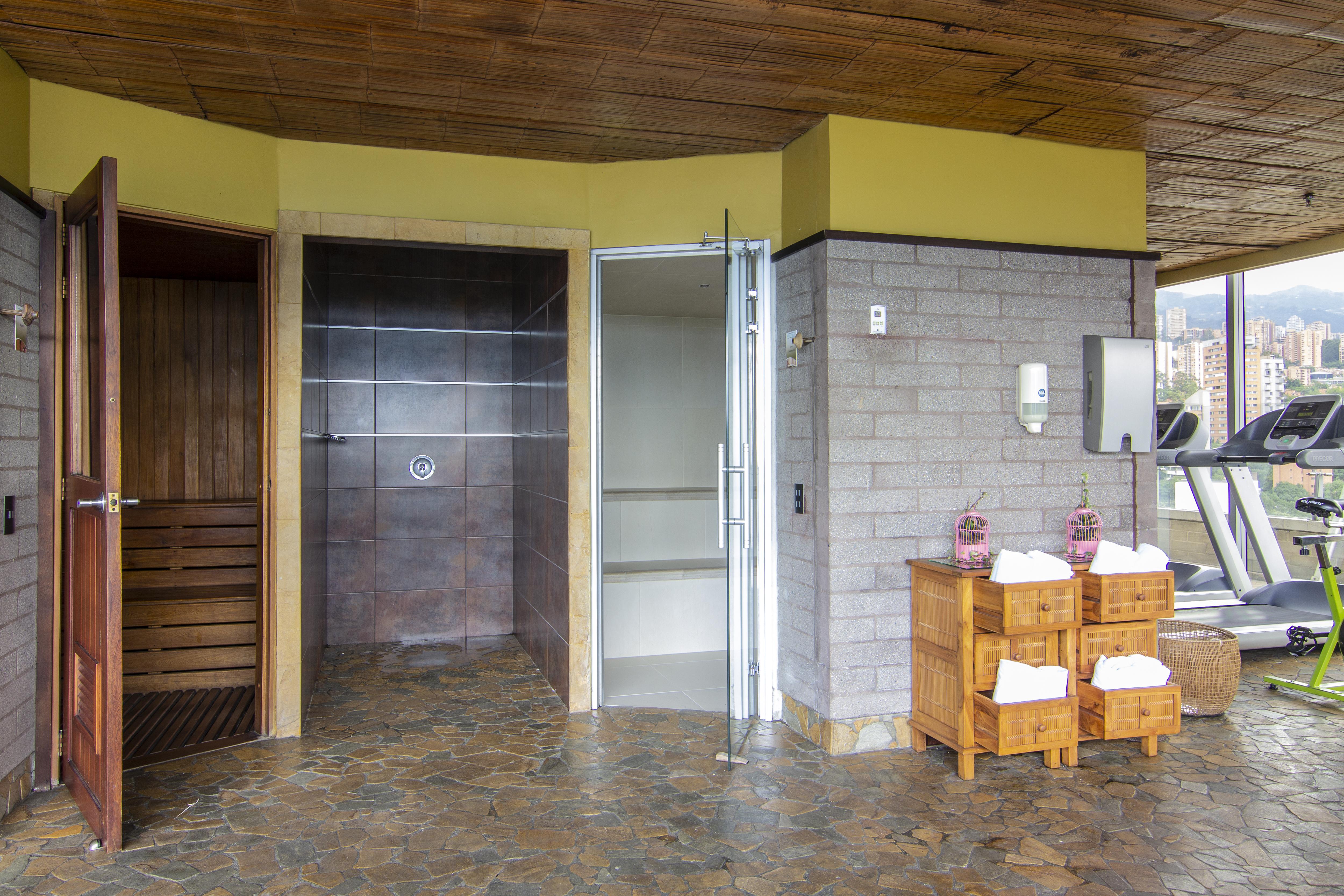 ディエス ホテル メデジン エクステリア 写真 A shower door