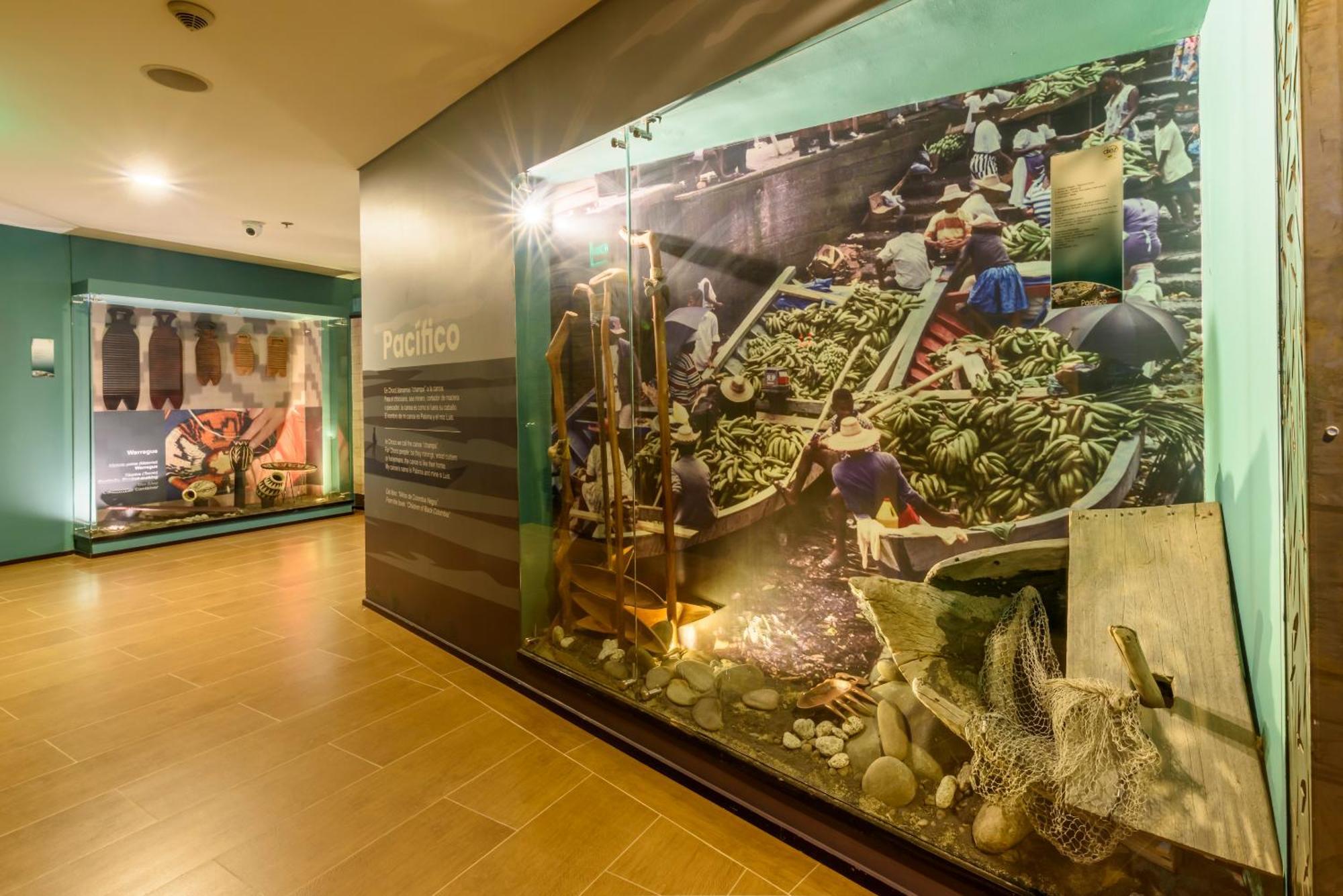 ディエス ホテル メデジン エクステリア 写真 The exhibition "The World of the Vikings"