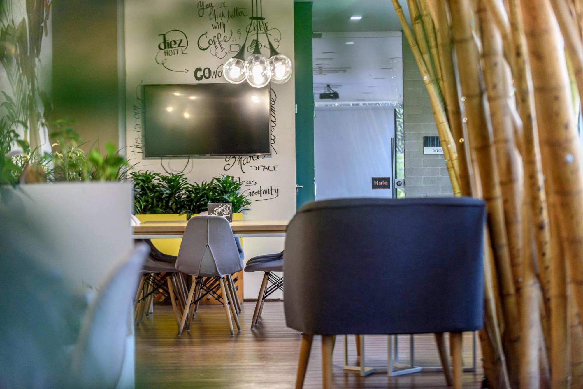 ディエス ホテル メデジン エクステリア 写真 The interior of the company's headquarters in Belgrade